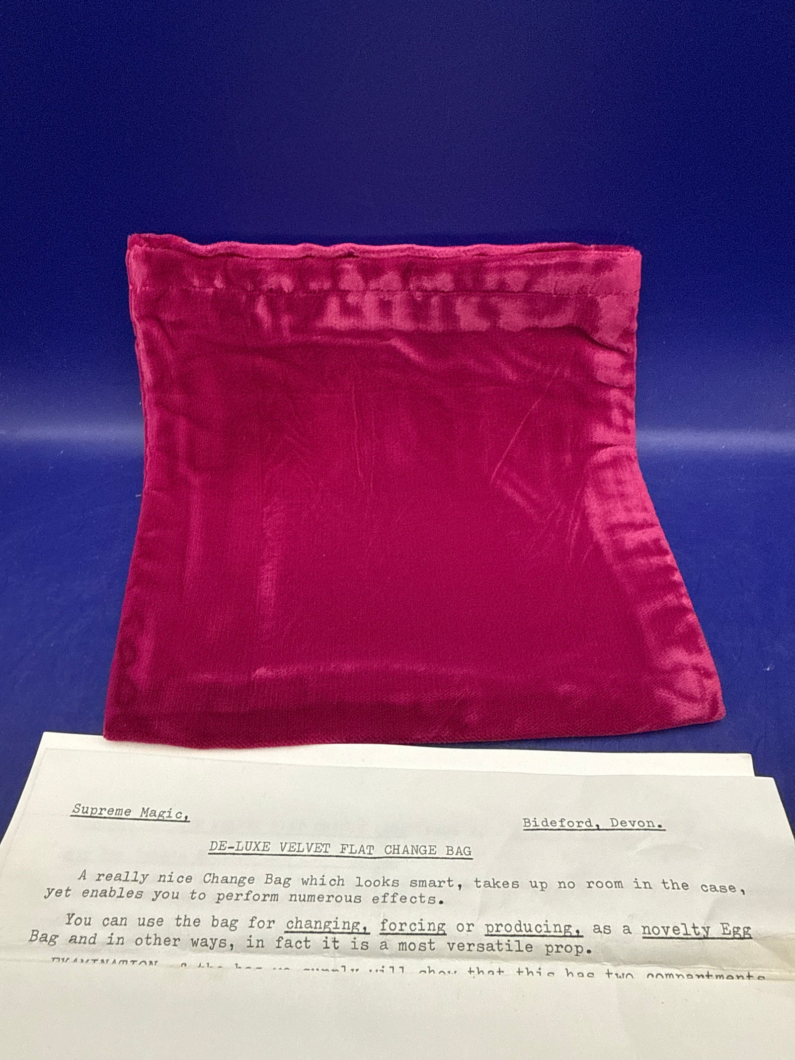 De-Luxe Velvet Flat Change Bag - Supreme Magic - ESTATE c1980