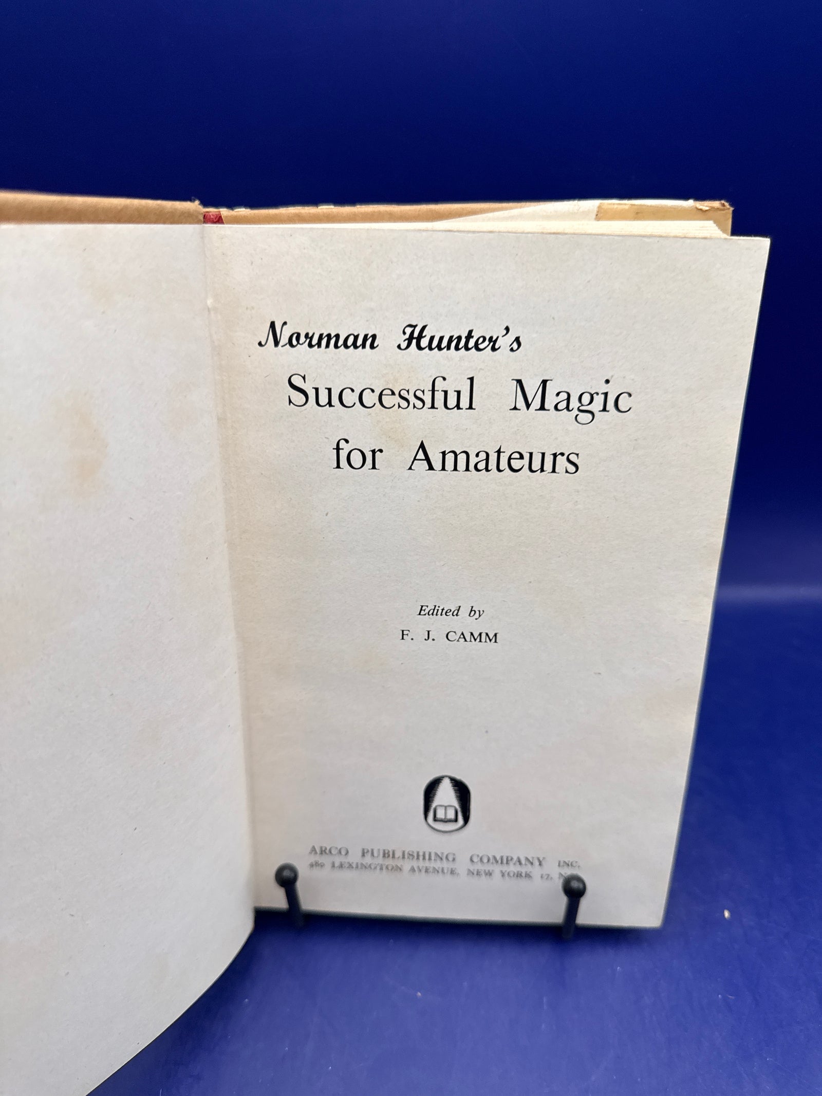 Successful Magic for Amateurs by Norman Hunter pub. by ARCO HC 1st Ed. ESTATE