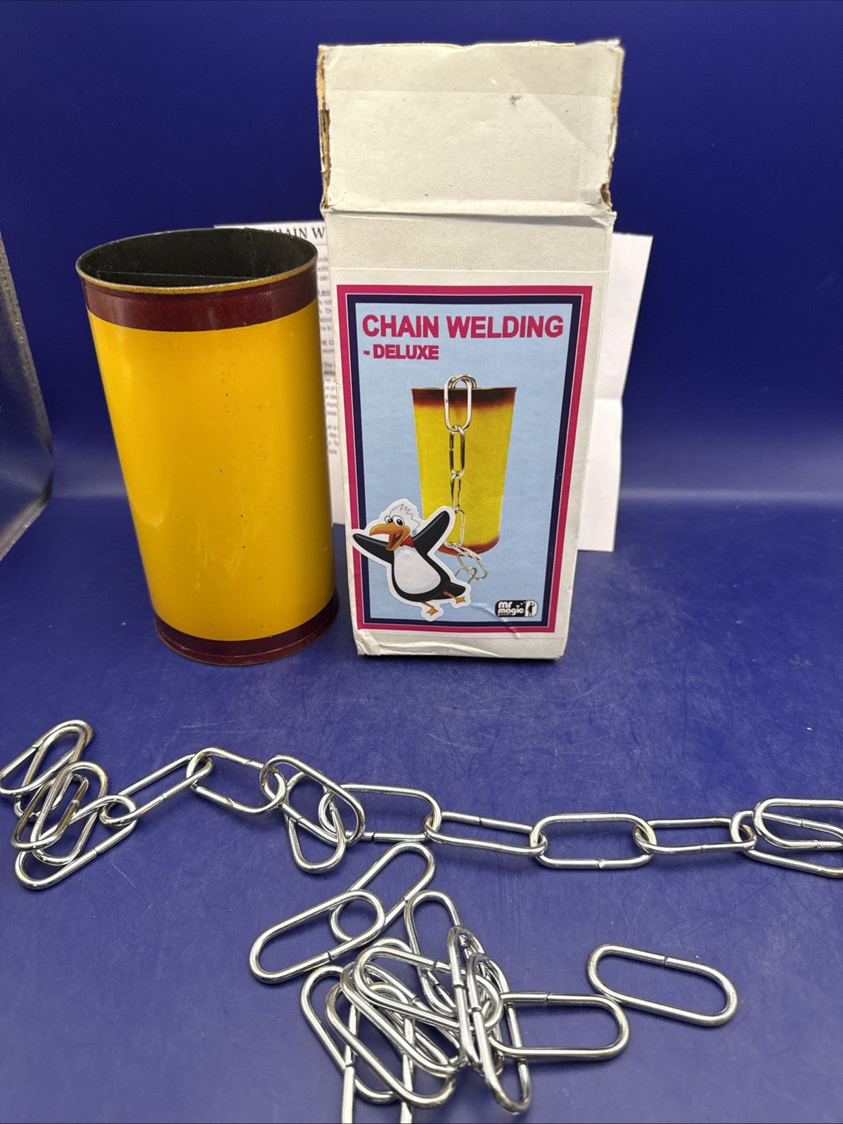 Chain Welding Deluxe By Mr. Magic - Trick - Easy To Do