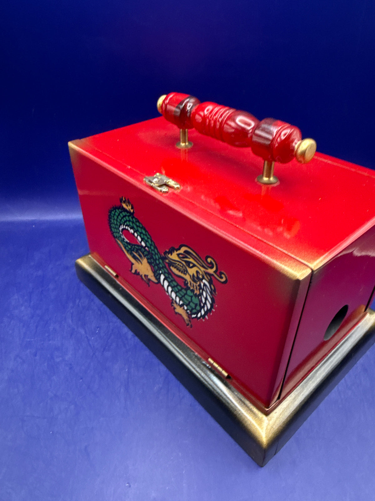 Silk Cabby-Dragon-Platform Style Illusion-Make Silks Change, Vanish & Appear!