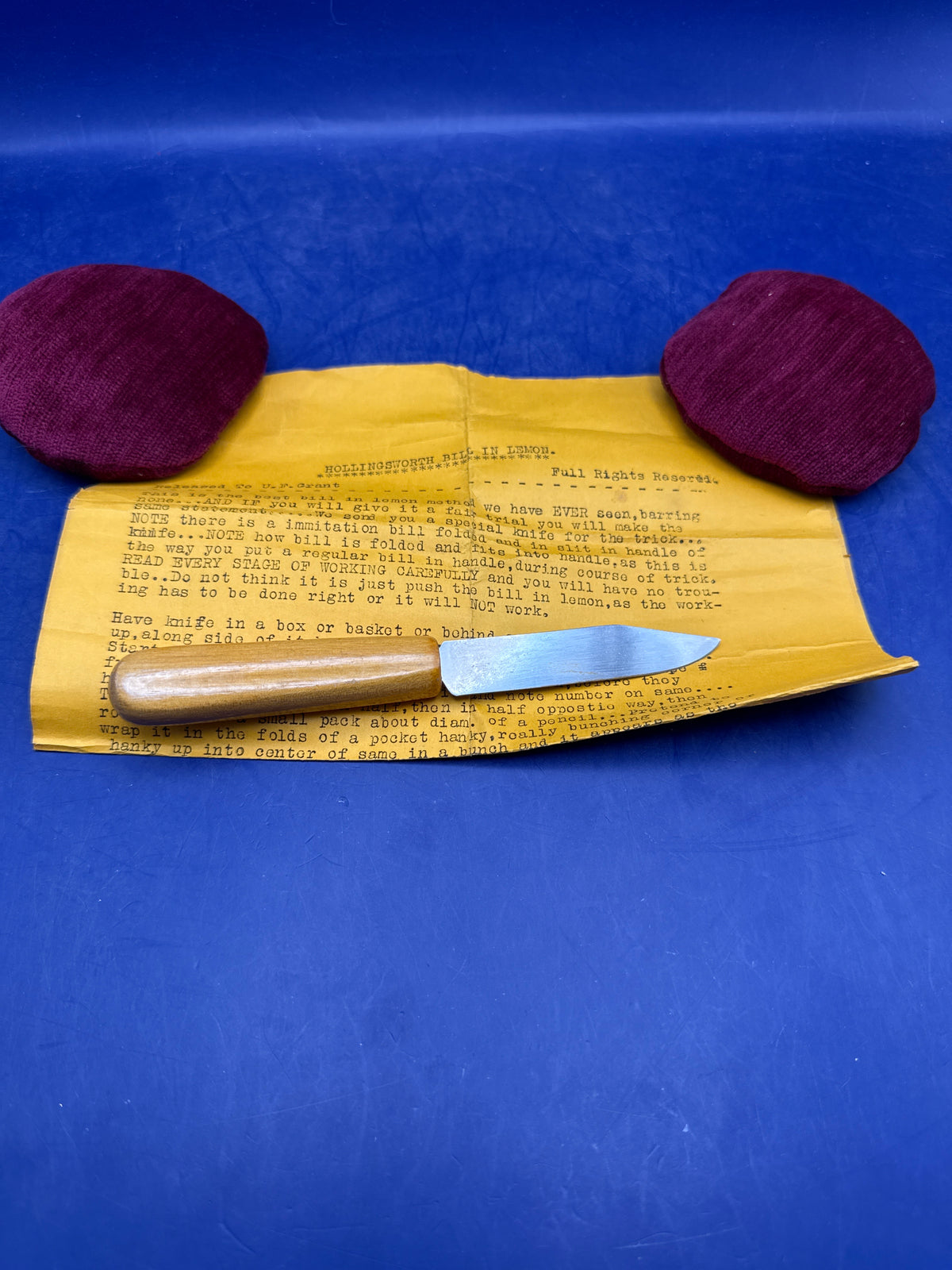Hollingsworth Bill in Lemon (Released to U.F. Grant) – Vintage Gimmicked Knife & Routine