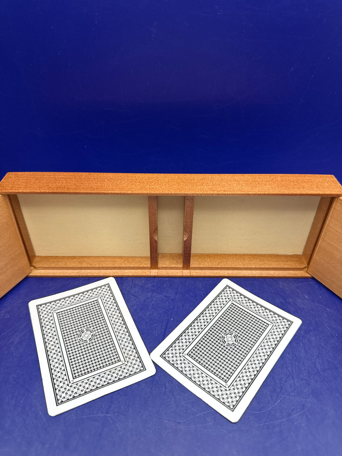 Mikame Craft Sucker Card Box – Premium Wooden Sucker Die Card Vanish Apparatus