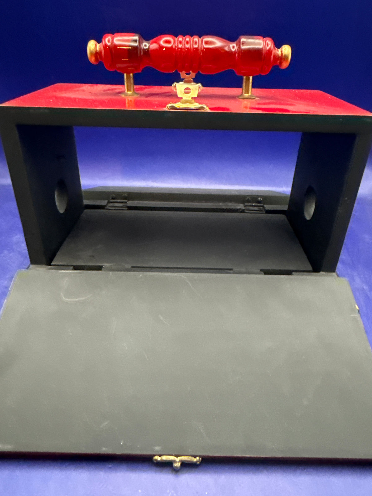 Silk Cabby-Dragon-Platform Style Illusion-Make Silks Change, Vanish & Appear!