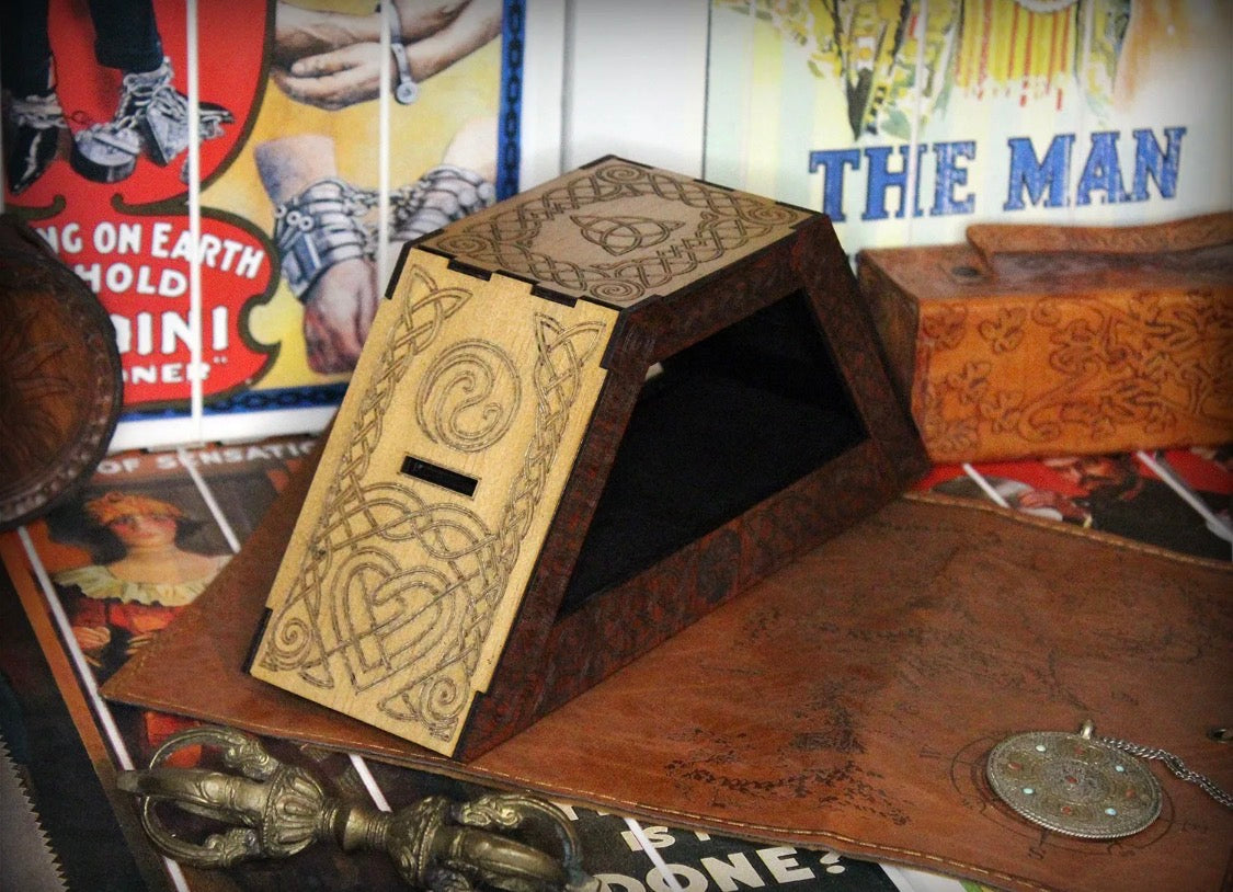 DIVINE DIVIDE – CELTIC EDITION by Anthony Yap / Retro Rocketeers