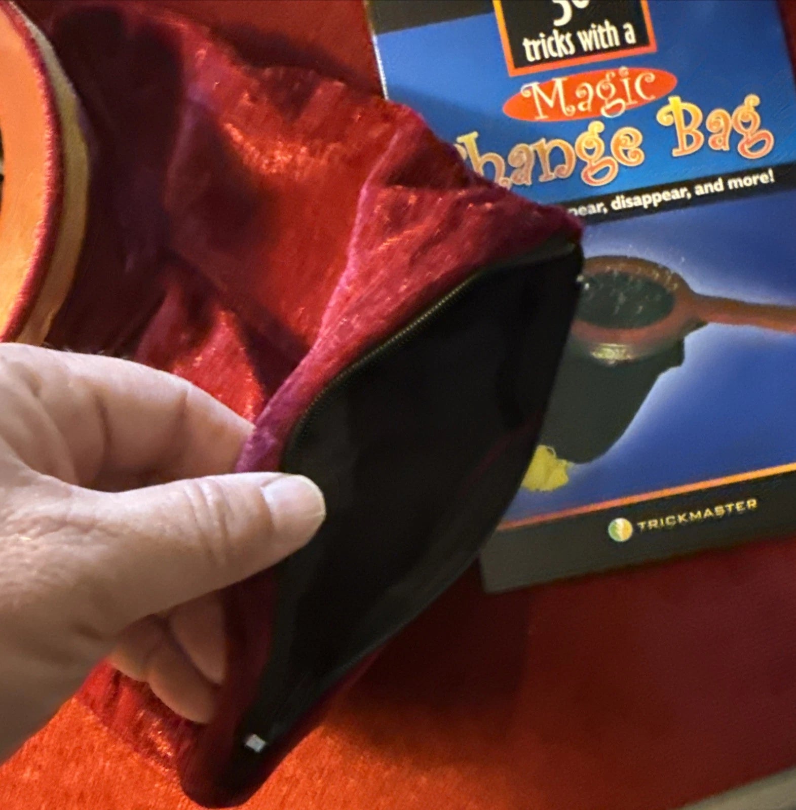 One Hand Zipper Change Bag With Book 50 Tricks - Easy To Do Magic