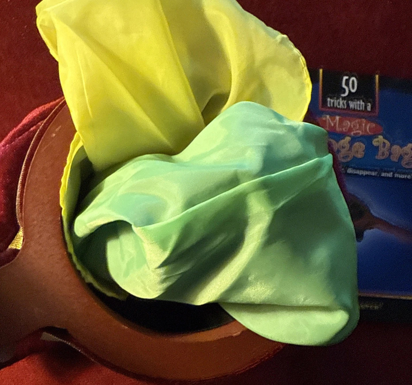 One Hand Zipper Change Bag With Book 50 Tricks - Easy To Do Magic