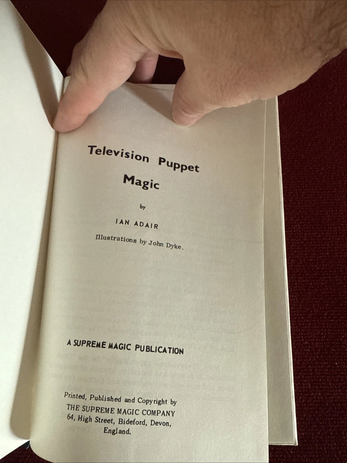 Television Puppet Magic by Ian Adair - Supreme Magic ESTATE